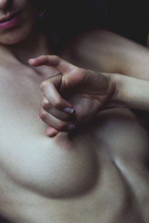 bodrum-escort-ile-nehir-kiyisinda-anal-macera